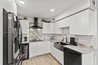 8089 SW 18th Ct in Davie, FL - Building Photo - Building Photo