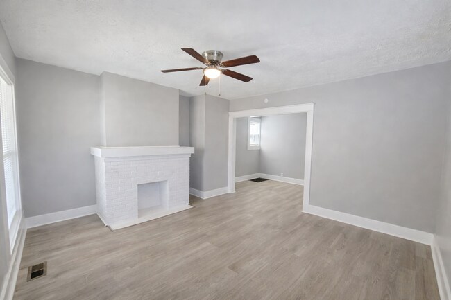 4206 W Market St in Louisville, KY - Building Photo - Building Photo