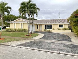 2504 NW 98th Ln in Coral Springs, FL - Building Photo