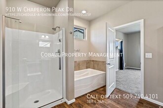 910 W Chaperon Peak Dr in Spokane, WA - Foto de edificio - Building Photo