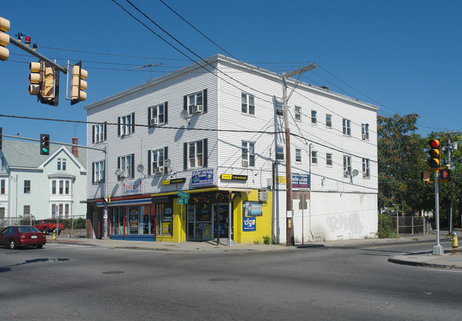 Mid City Rooming House in Lawrence, MA - Foto de edificio - Building Photo