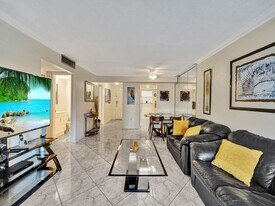 201 178th Dr, Unit 439 in Sunny Isles Beach, FL - Building Photo