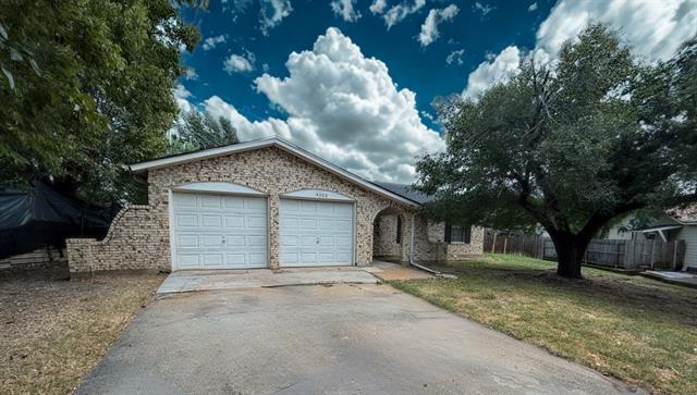 4002 Fairbanks Ct in Irving, TX - Building Photo
