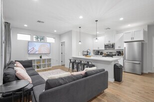 275 Gateway Dr in Phoenix, AZ - Building Photo