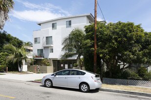 Clarington Apartments in Los Angeles, CA - Building Photo