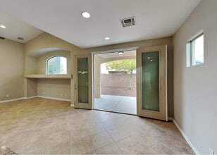 8124 Chimney Bluff St in North Las Vegas, NV - Foto de edificio - Building Photo