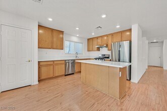 6333 Sycamore Grove Ct in Las Vegas, NV - Foto de edificio - Building Photo