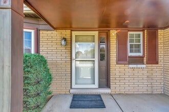 197 Kings Way in Canton Township, MI - Building Photo - Building Photo