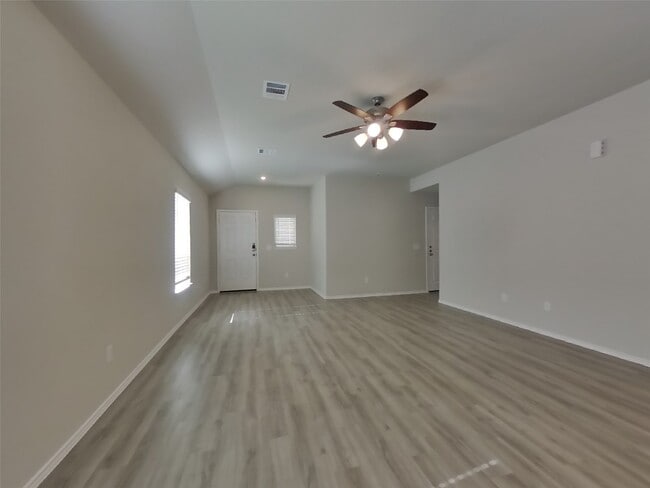 8230 Red Spruce St in Magnolia, TX - Foto de edificio - Building Photo