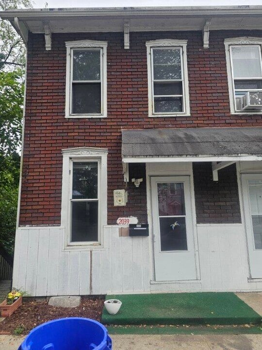 2039 Kensington St, Unit A in Harrisburg, PA - Foto de edificio