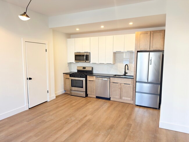 1454 N Kedzie Ave, Unit Ch1