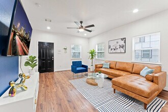 5009 Mallow St in Houston, TX - Building Photo - Building Photo