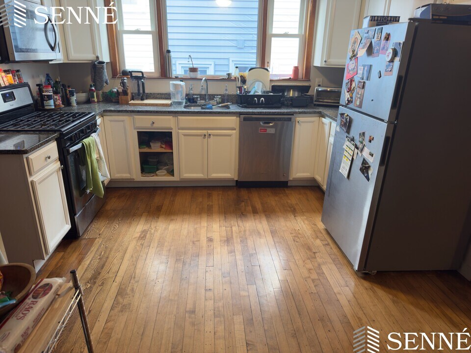 73 Lowell St, Unit 1 in Somerville, MA - Building Photo