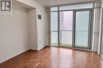 65 Bremner Blvd in Toronto, ON - Building Photo - Building Photo