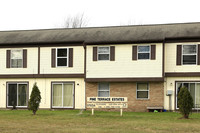 Pine Terrace Estates in Jefferson, OH - Foto de edificio - Building Photo