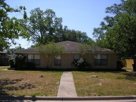 708 Vassar Ct in College Station, TX - Building Photo