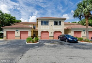 2458 Centergate Dr in Miramar, FL - Building Photo - Building Photo