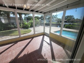 4530 14th Way NE in St. Petersburg, FL - Foto de edificio - Building Photo