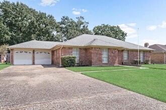 660 Bancroft Dr in Beaumont, TX - Foto de edificio - Building Photo