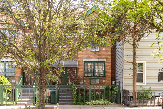 310 Chauncey St in Brooklyn, NY - Building Photo - Building Photo