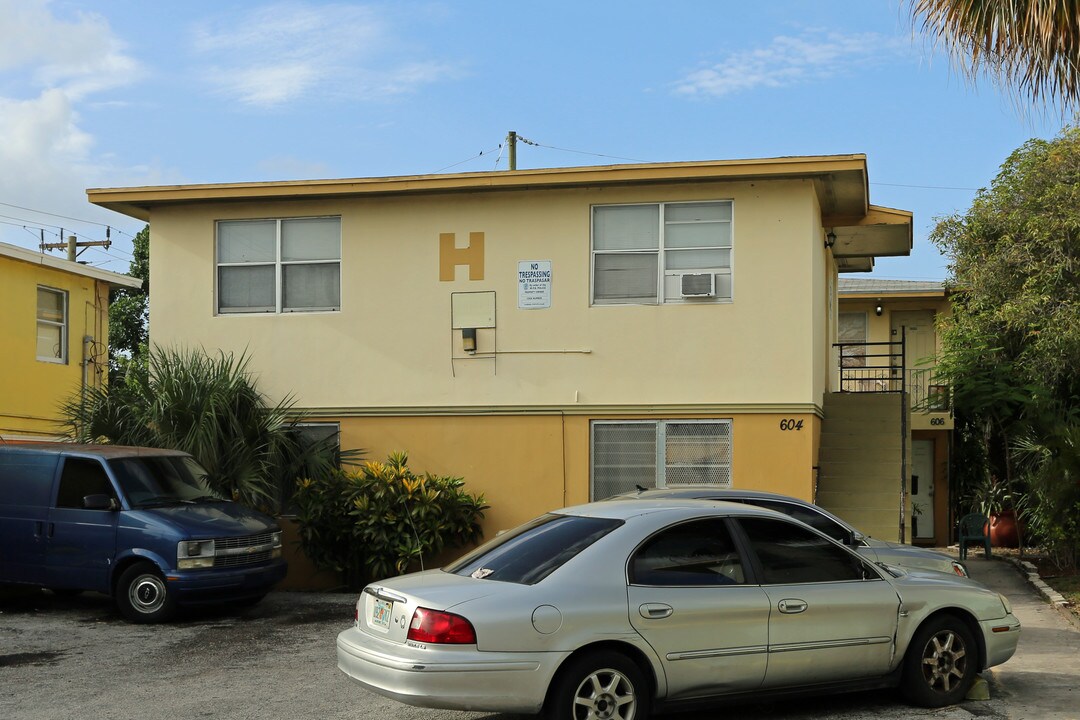 604-606 6th St in West Palm Beach, FL - Building Photo