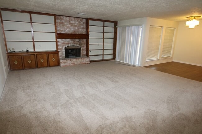 2319 Quail Valley E Dr in Missouri City, TX - Building Photo - Building Photo