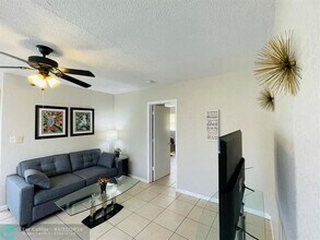 889 NW 16th Ave in Fort Lauderdale, FL - Building Photo - Building Photo