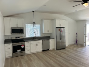 1062 18th St in San Diego, CA - Foto de edificio - Building Photo