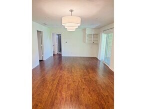 8406 Foxwood Ln in Dallas, TX - Building Photo - Building Photo