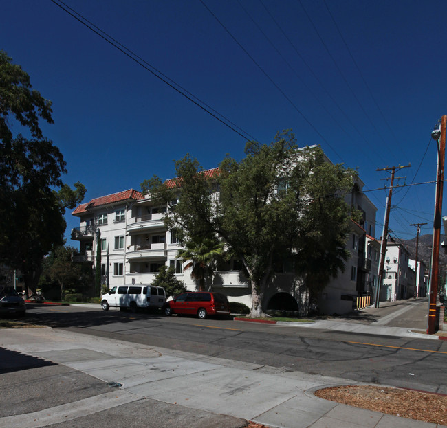 600 E Magnolia Blvd in Burbank, CA - Building Photo - Building Photo