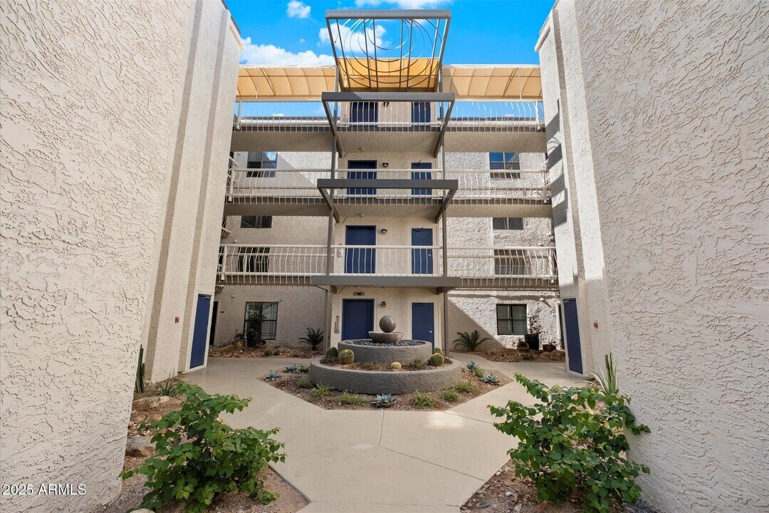 5132 N 31st Way in Phoenix, AZ - Building Photo