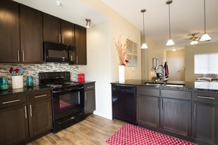 SunSTONE Apartment Homes at Fox Ridge