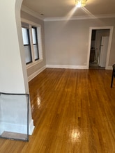 8009 S Phillips Ave in Chicago, IL - Foto de edificio - Building Photo