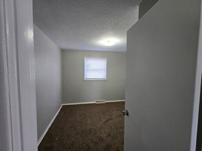 2618 Magnolia Dr in Bettendorf, IA - Building Photo - Building Photo