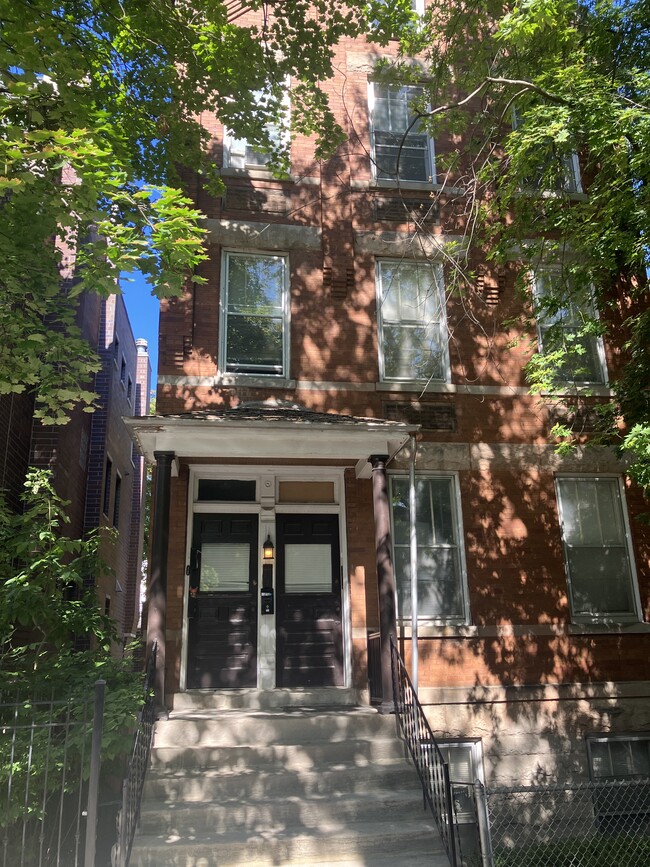 2222 W Lyndale St, Unit 1