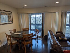 5529 E Lake Dr, Unit F in Lisle, IL - Building Photo - Building Photo