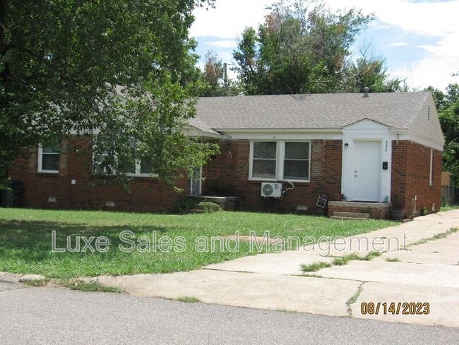 property at 552 E Indian Dr