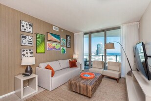 4111 S Ocean Dr in Hollywood, FL - Building Photo