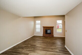 279 Brookview Dr in Brownsburg, IN - Foto de edificio - Building Photo