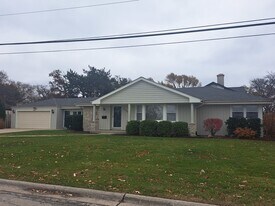 2045 Farrell Ave in Park Ridge, IL - Building Photo