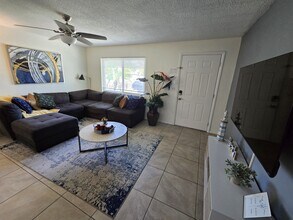 1430 Parkview Ln in Largo, FL - Building Photo - Building Photo