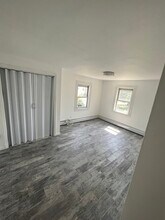 349 Bellmore Rd in East Meadow, NY - Foto de edificio - Building Photo