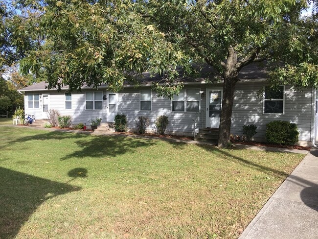 property at 812 E Jackson St
