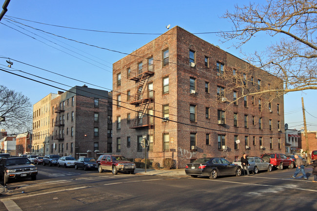 3040 23rd St in Long Island City, NY - Foto de edificio - Building Photo