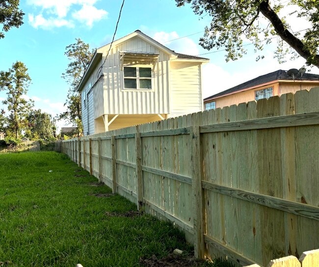 210 Garrotsville St in Houston, TX - Building Photo - Building Photo