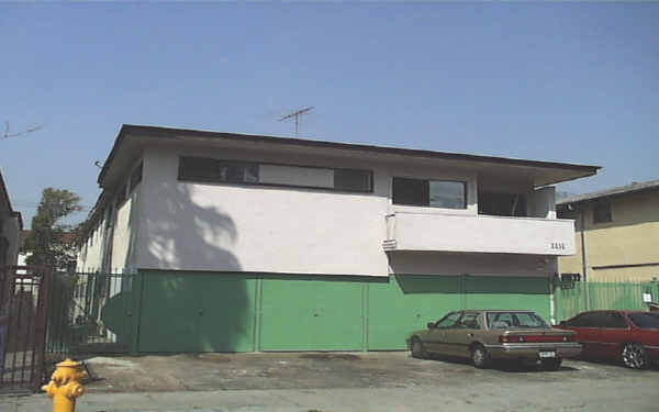 1131 N Beachwood Dr in Los Angeles, CA - Building Photo - Building Photo