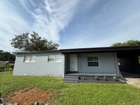 4600 SW 33rd Dr in West Park, FL - Building Photo