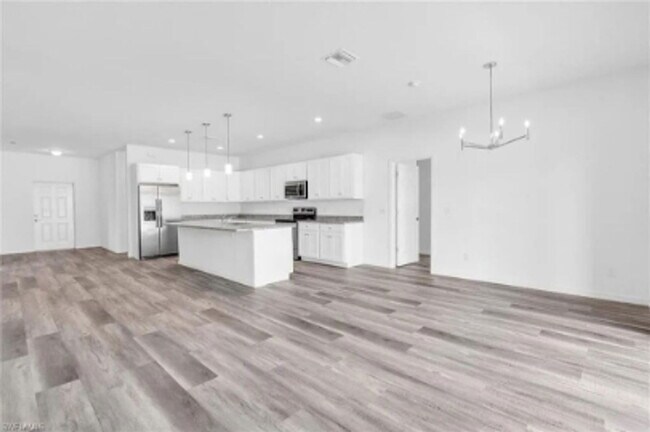 422 NE 20th St in Cape Coral, FL - Building Photo - Building Photo