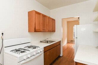 820 W Waveland Ave, Unit J03W in Chicago, IL - Building Photo - Building Photo