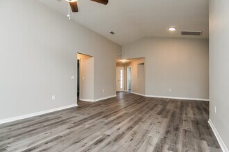 1201 Sheridan Bay Dr in Ruskin, FL - Foto de edificio - Building Photo